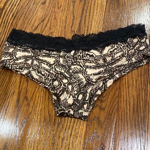 NWT! Rue 21 panties - Size Large - Lace trim - NEW WITH TAGS! rue21 underwear